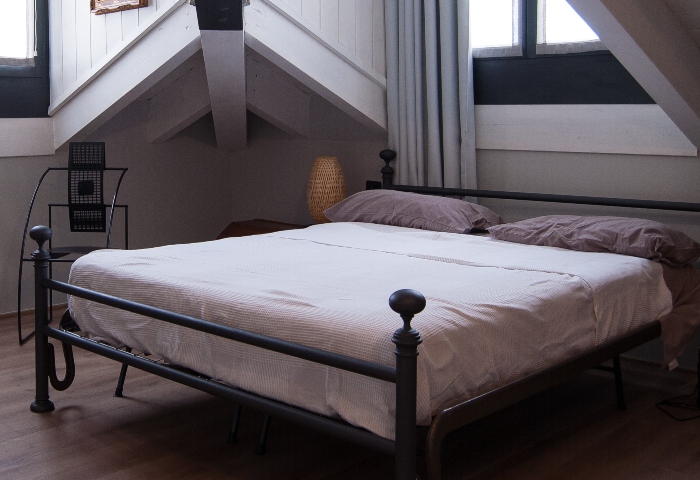 best mattress for lightweight combination sleepers